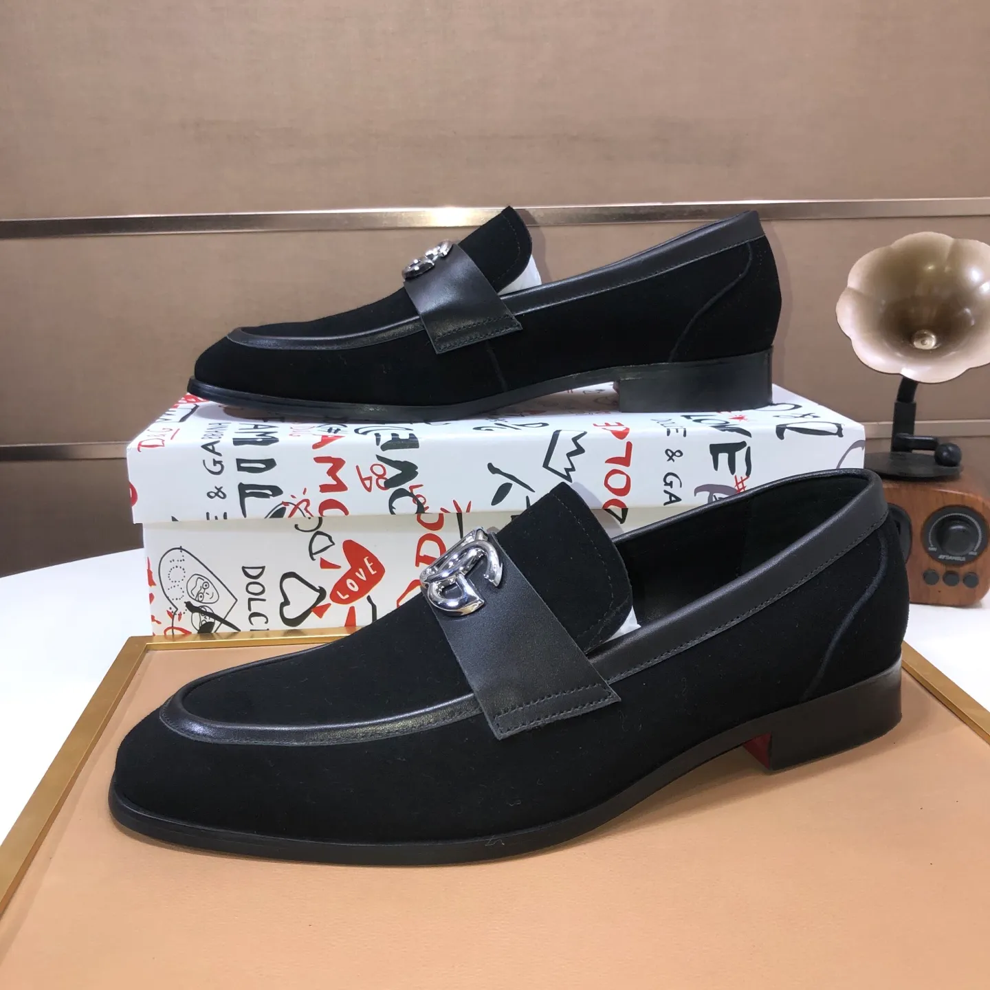 Ex-factory price 500💰DG top quality🔍🔍men's new leather shoes🚹Sold simultaneously at counters⚠Shoe uppers are imported cowhide from Italy, fully imported cowhide lining, imported accessories💪💪, completely 1⃣️ to 1⃣️replica🇮🇹 💪💪, ⚠Sole: The original sole is specially provided by the original factory, the exclusive movable molded sole is super comfortable, ⚠The original factory follows the order, 🔍🔍high quality, you can enter and exit the counter at will, welcome to compare ⚠Number of sizes: 38-44 (45 customized)